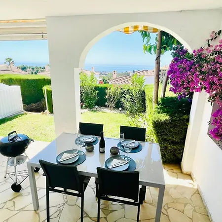 Апартаменты Modern Garden With A Fantastic Sea View And A Private Garden Ситио-де-Калаонда