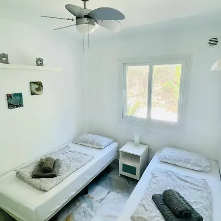 Modern Garden With A Fantastic Sea View And A Private Garden Ситио-де-Калаонда
